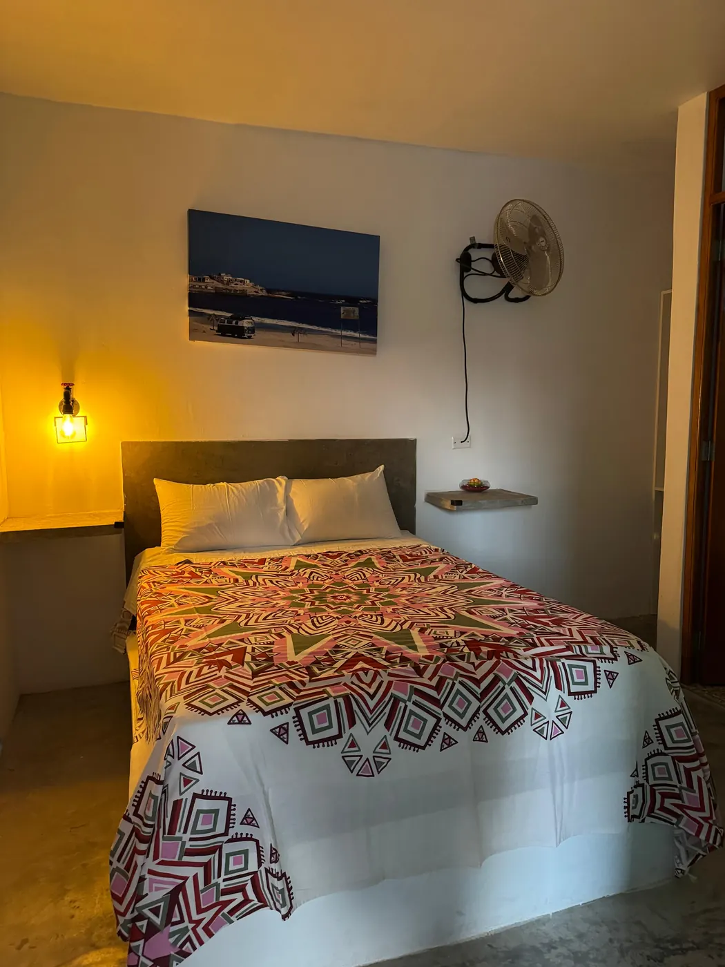 Habitación matrimonial con cama de dos plazas
