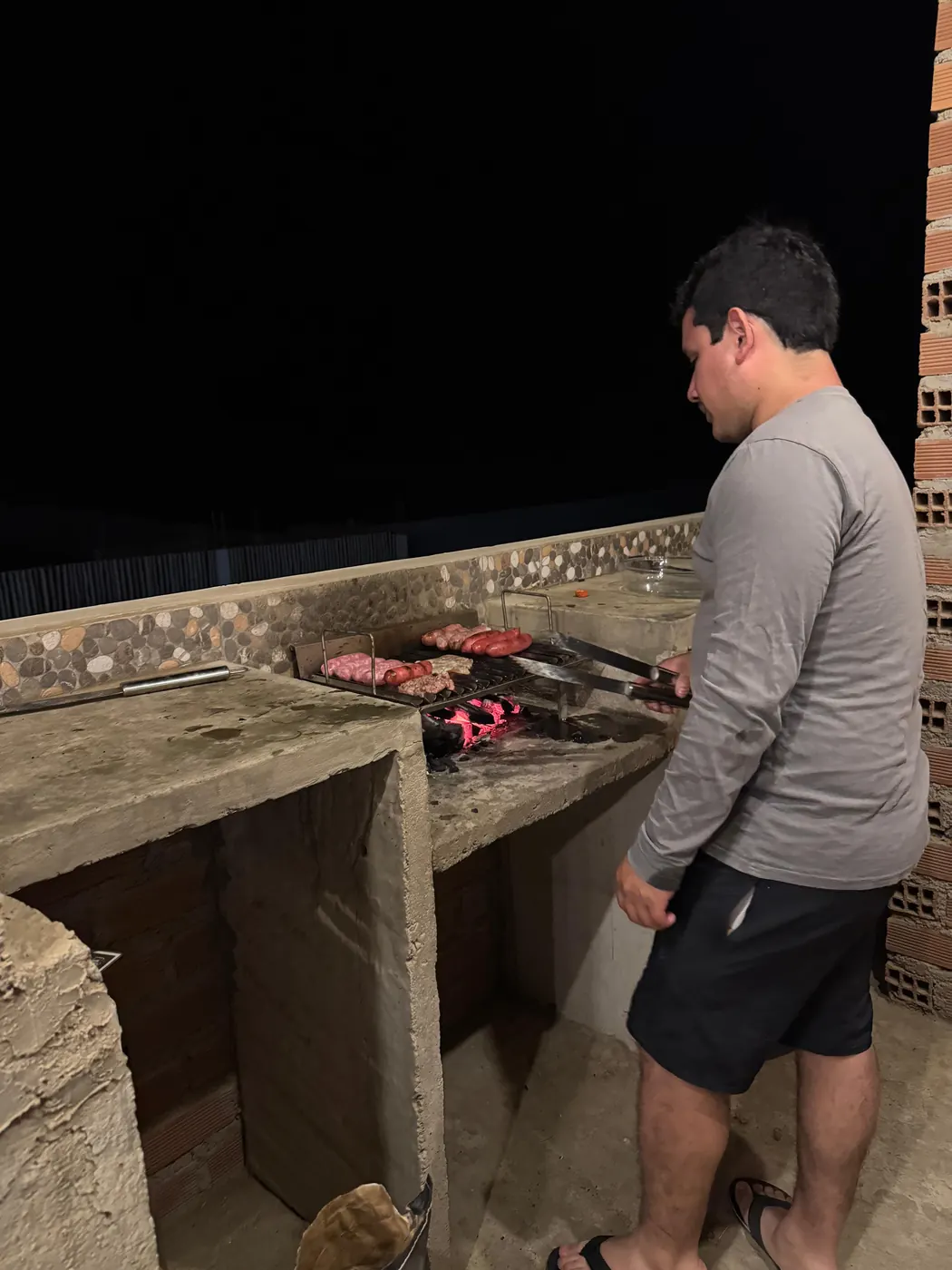 Zona de parrilla en la terraza del hotel